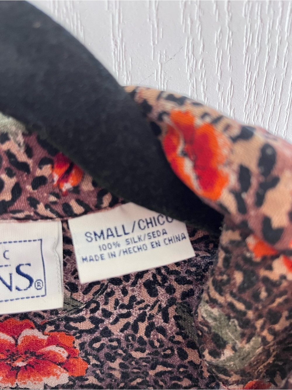 Vintage 100% Silk Leopard Print Sleeveless Button-down Blouse • Some Flaws - Picture 5 of 11